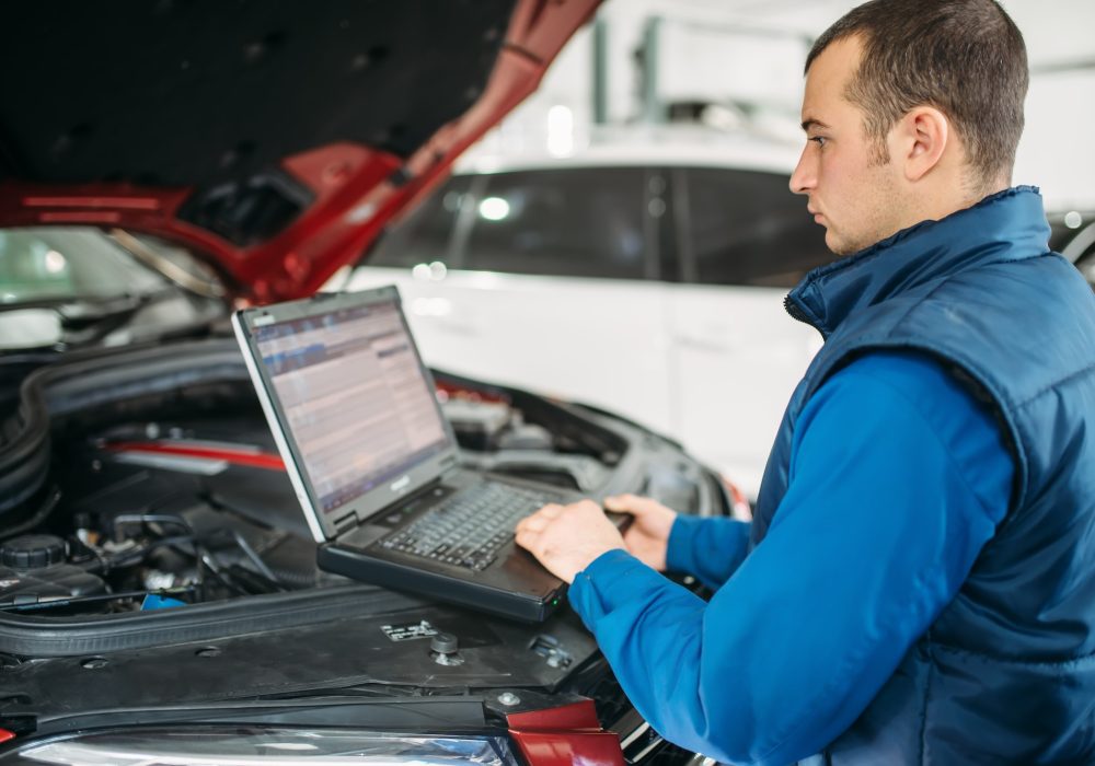 computer-diagnostics-of-the-car-in-auto-service.jpg alina